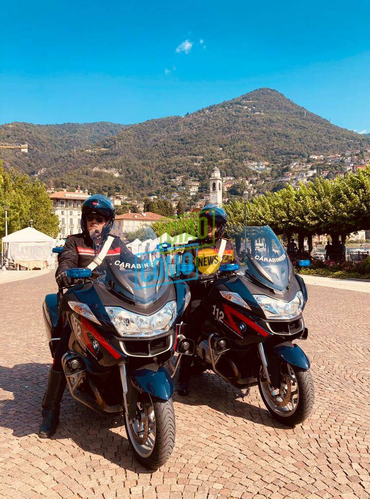 controlli carabinieri luoghi di villeggiatura agosto 2023 elicottero e moto in centro