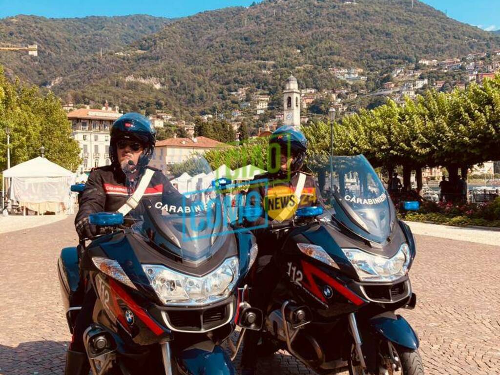 controlli carabinieri luoghi di villeggiatura agosto 2023 elicottero e moto in centro