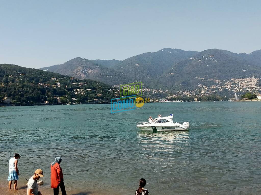 controlli motovedetta polizia locale oggi lago dietro tempio voltiamo dopo ragazzo annegato ieri