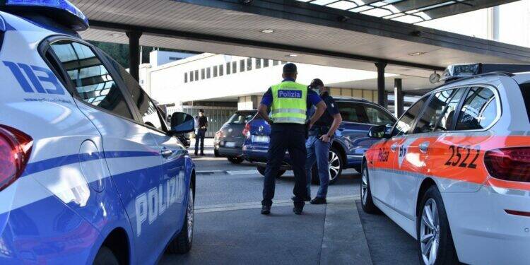 controlli polizia di frontiera per stranieri irregolari