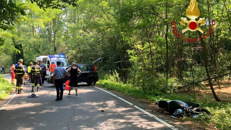 fino mornasco incidente auto moto via campagnola immagini punto incidente soccorsi