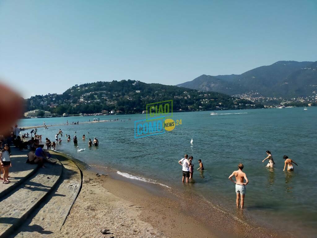 oggi controlli allentati tempio voltiano e tanti a fare bagno nella zona vietata