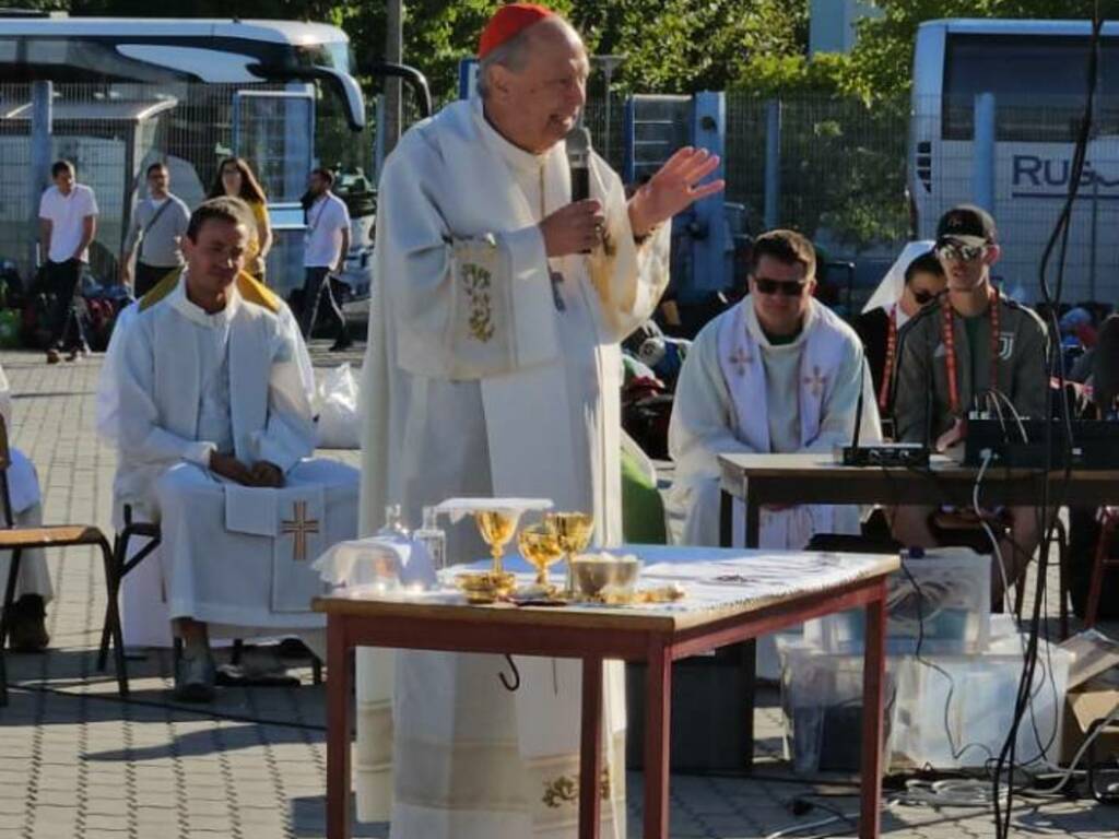 santa messa a lisbona con cardinale cantoni e ragazzi diocesi di como giornate mondiali gioventù