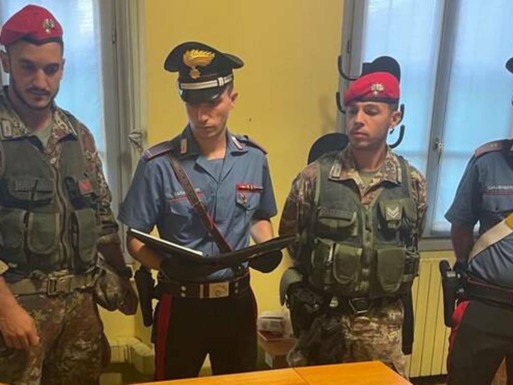 Spaccio boschi i carabinieri trovano droga e soldi bivacco di brenna