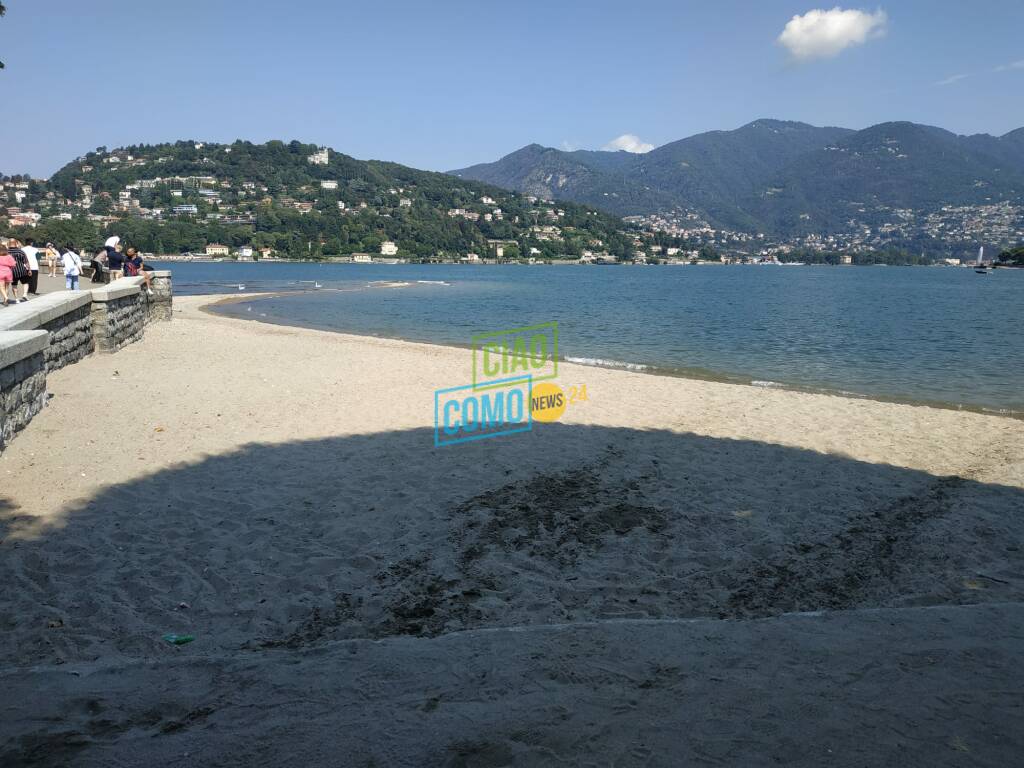 spiaggia tempio voltiano como senza persone e con persone controlli polizia locale e senza nessuno