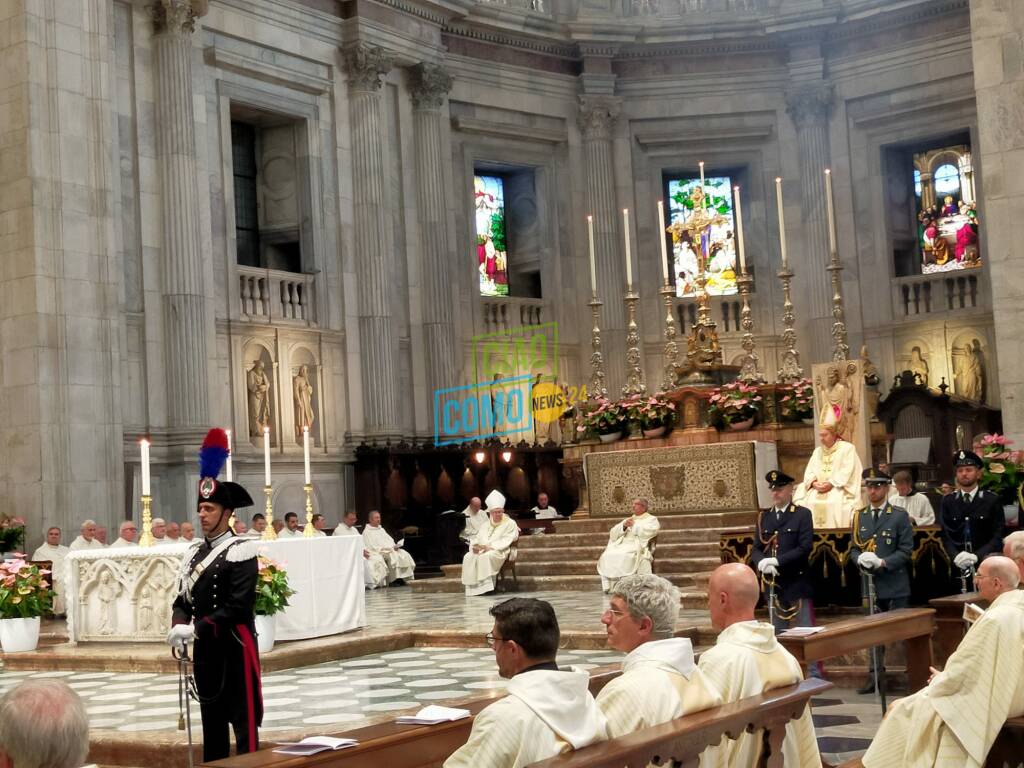 Tante autorità presenti per ascoltare le sue parole, Cattedrale gremita