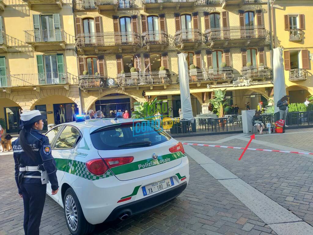 Incendio piazza Duomo Como: un uomo carbonizzato, in salvo una donna disabile