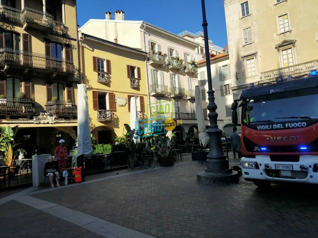 Incendio piazza Duomo Como: un uomo carbonizzato, in salvo una donna disabile