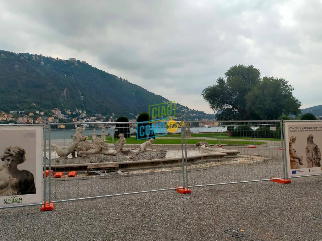 interventi a villa olmo cantieri ex casa custode e fontana nel parco cantiere transenne