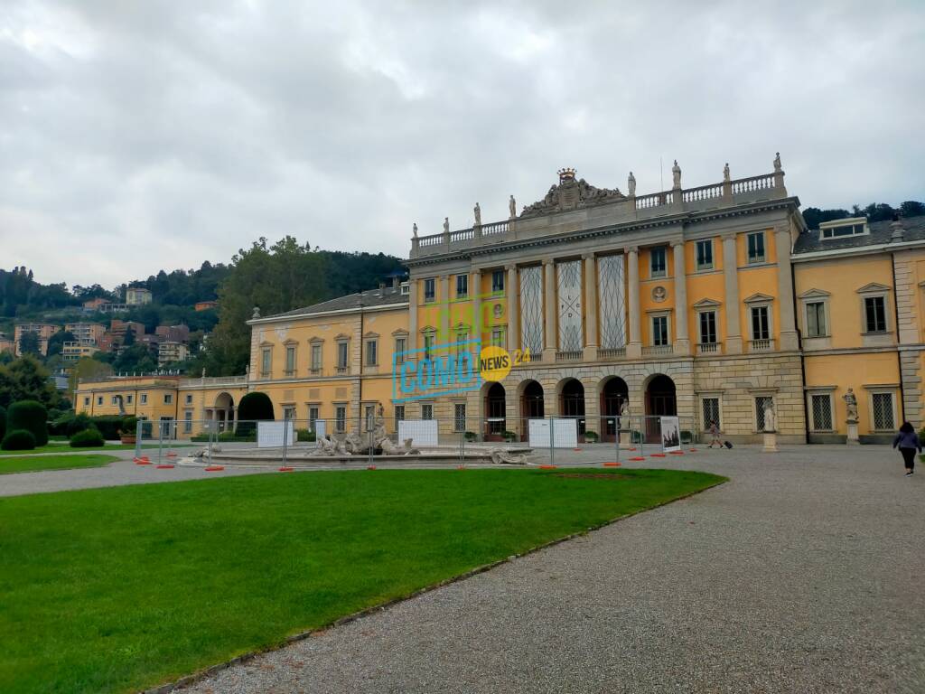 interventi a villa olmo cantieri ex casa custode e fontana nel parco cantiere transenne