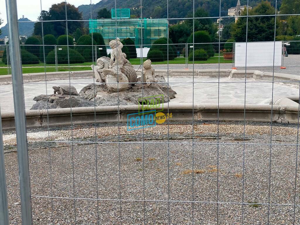 interventi a villa olmo cantieri ex casa custode e fontana nel parco cantiere transenne