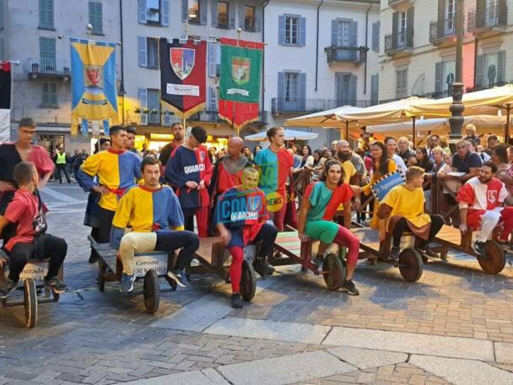 Palio del Baradello 2023, la Cariolana in piazza Domo e la cena medievale al Broletto