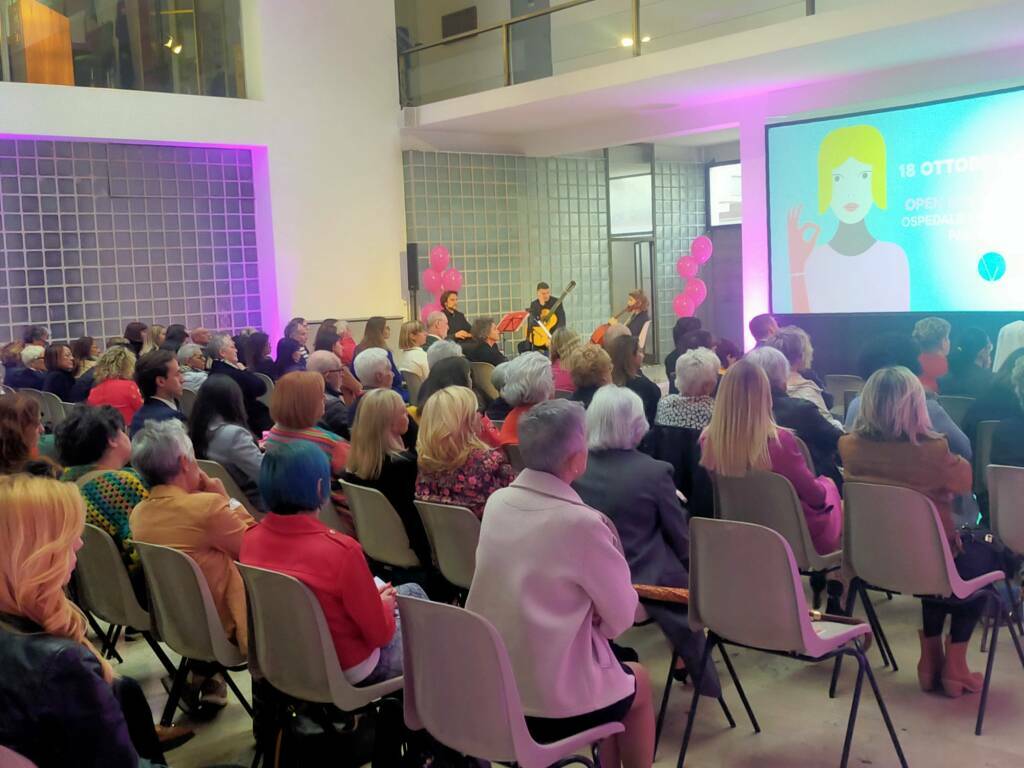 braday ospedale valduce di como convegno palazzo terragni breast unit sala gremita dall'alto