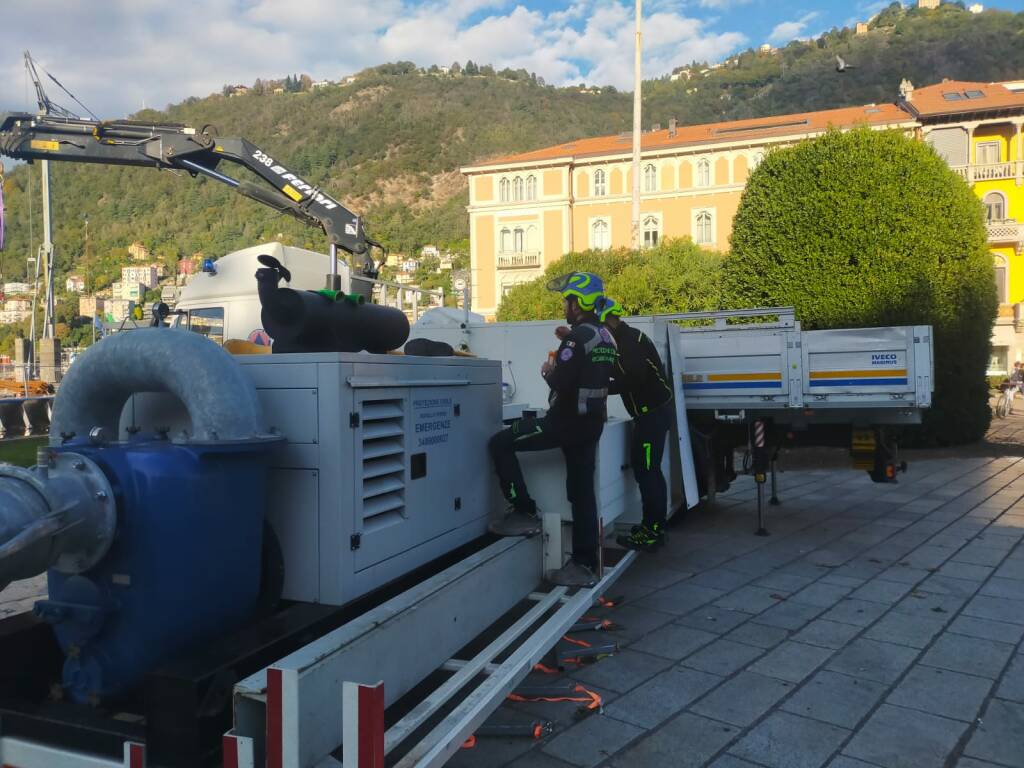 idrovora protezione civile piazza cavour a como per esondazione del lago