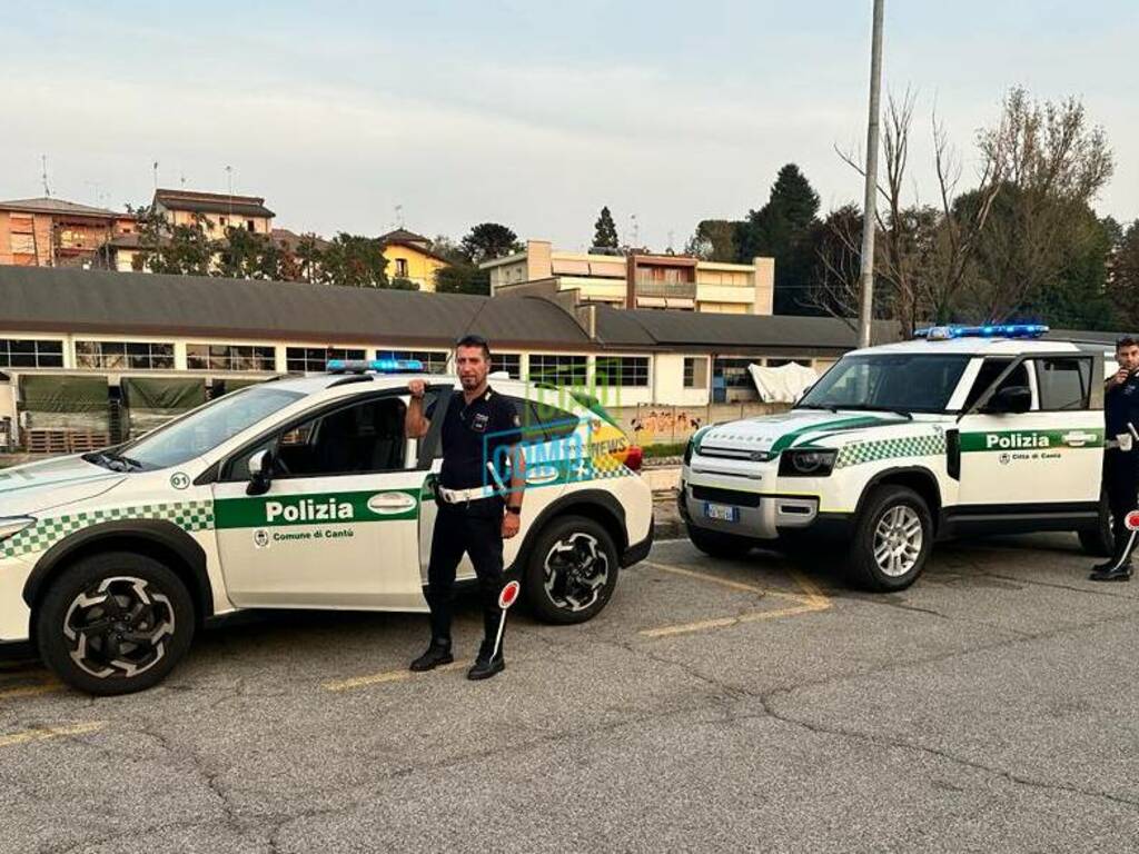 polizia locale cantù auto ed agenti generico per controlli