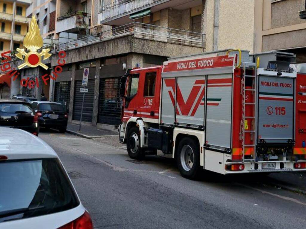 uomo intossicato via magenta como intervento vigili del fuoco esterno stabile