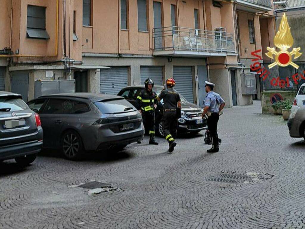 uomo intossicato via magenta como intervento vigili del fuoco esterno stabile