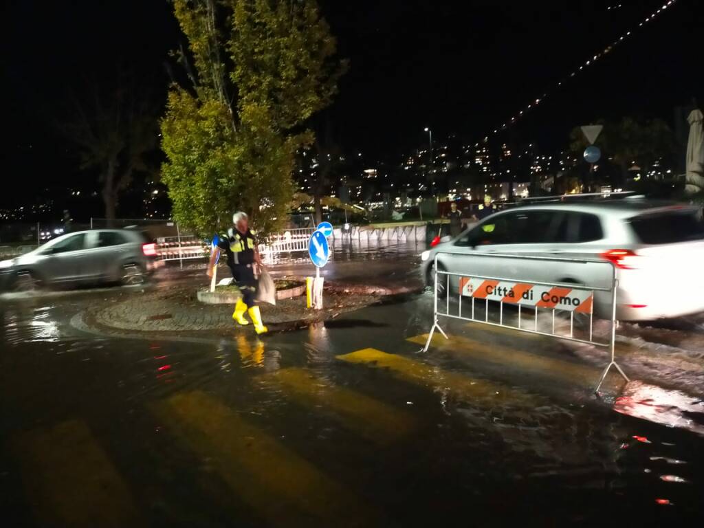 Como, esondazione lago: una settiana tra paratie mobili, allagamenti, detriti e disagi al traffico