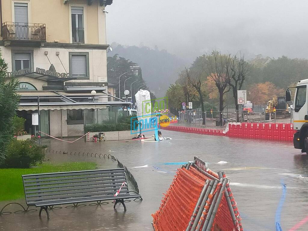 Como, tanti mezzi della Protezione civile in piazza Cavour per l'emergenza maltempo