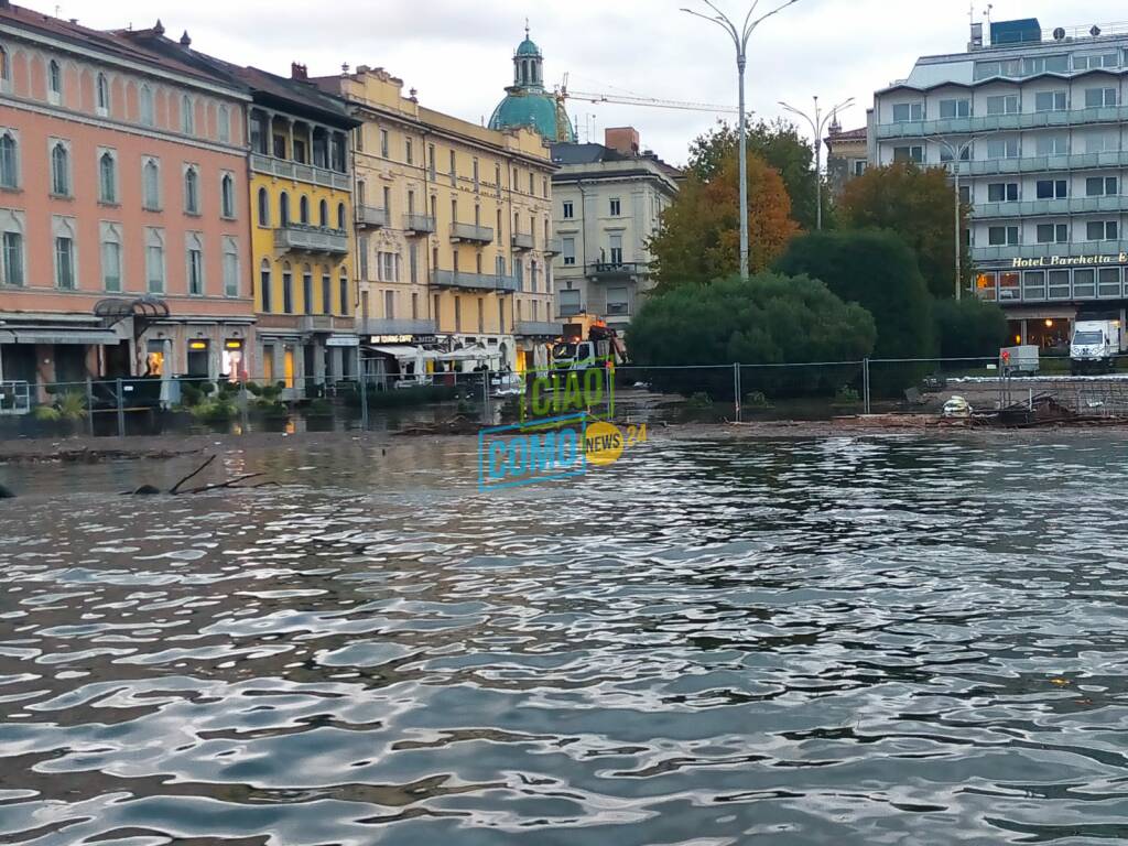 esondazione del lago vista poiazza cavour dalla barca dei pescatori alpha