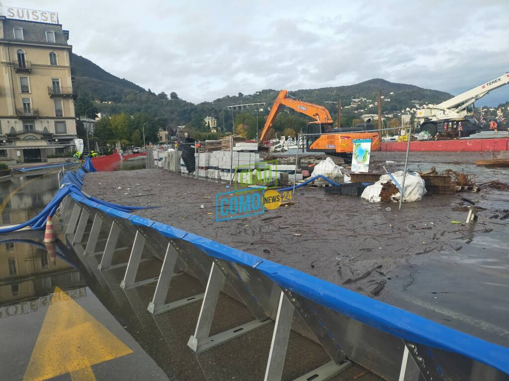 livello del lago di como stamane giorno 2 esondazione detriti transenne livello lago piazza allagata