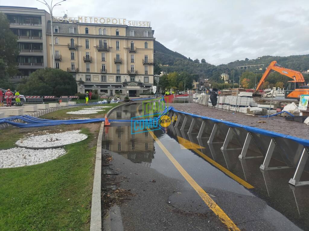 livello del lago di como stamane giorno 2 esondazione detriti transenne livello lago piazza allagata