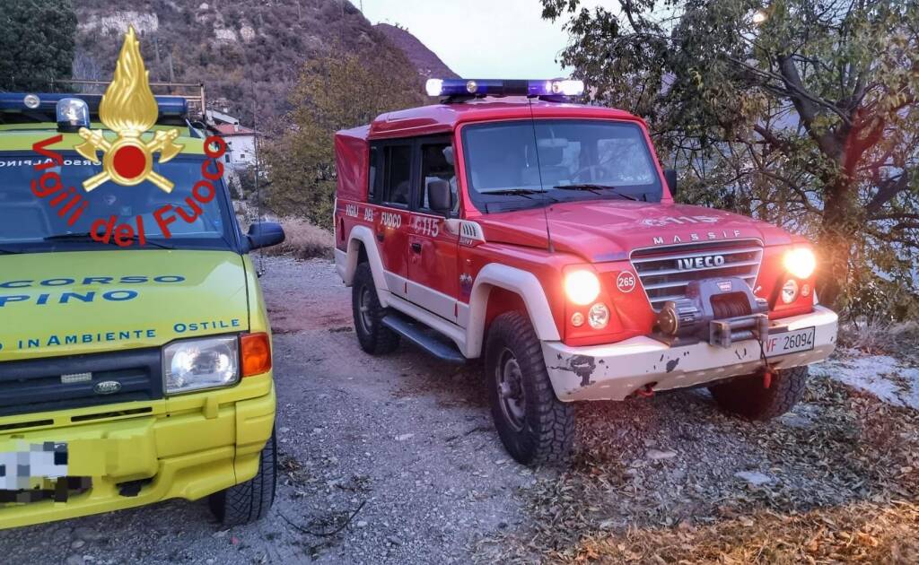 moltrasio incidente escursionista nel burrone soccorso alpino e vigili de fuoco