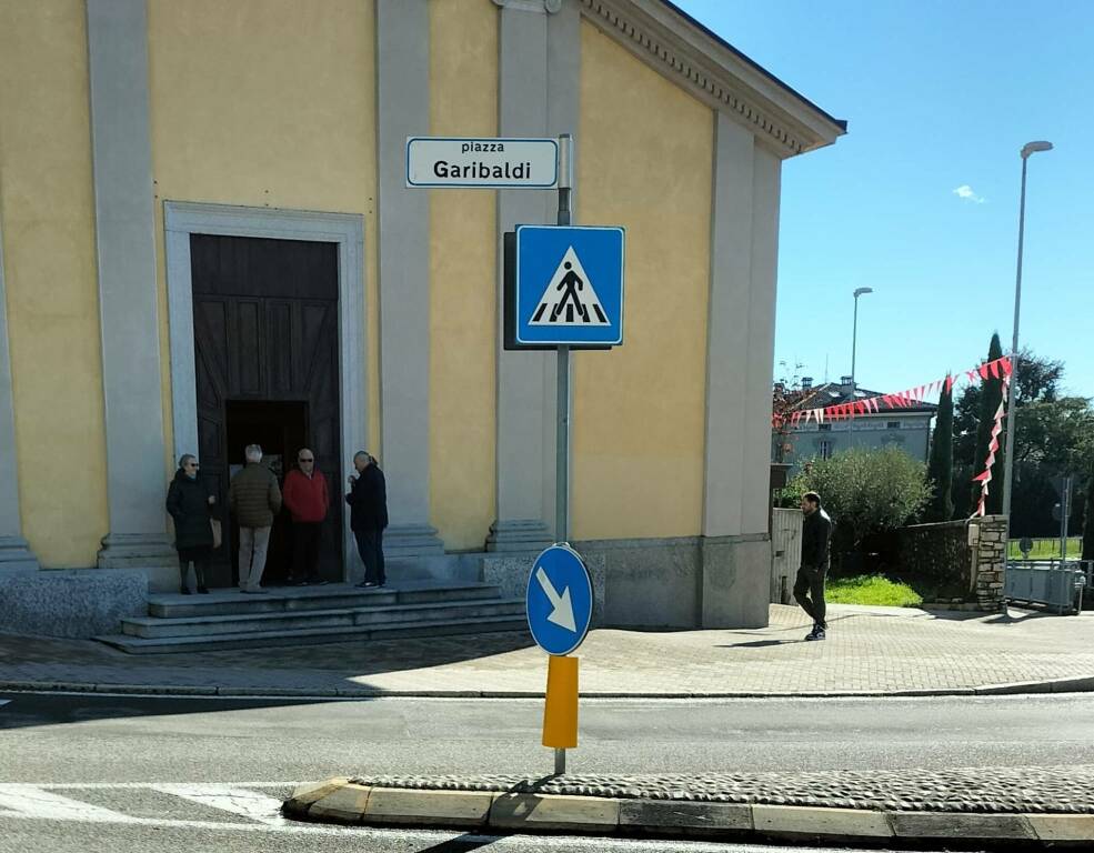 parrocchia di cavallasca saluto don barbaro messa cerimonia chiesa gremita san michele