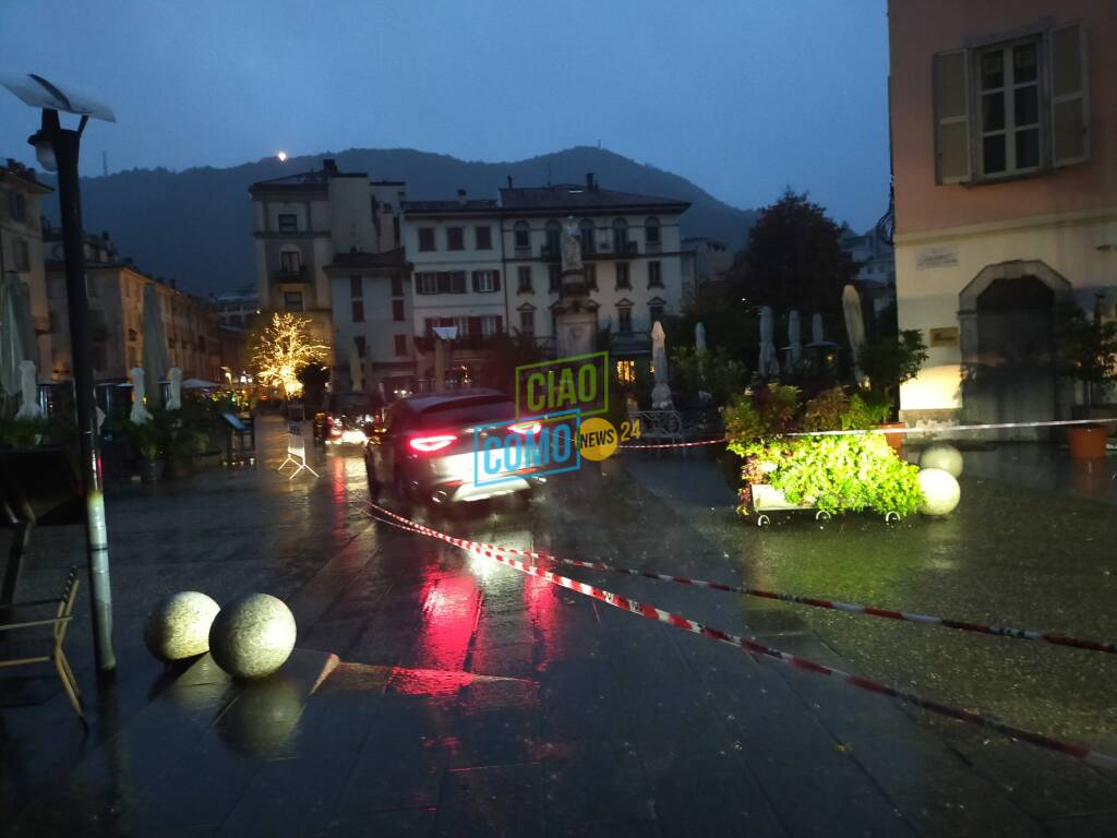 percorso alternativo per chiusura lungolagoe  via cairoli como esondazione lago piazza volta auto