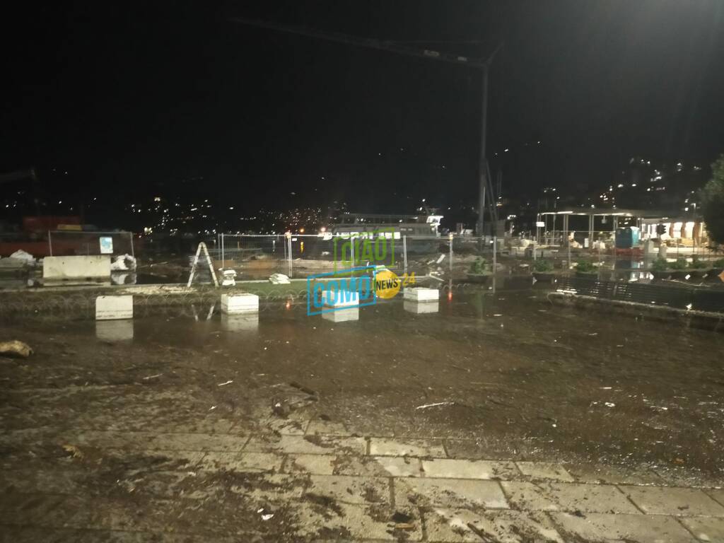 piazza cavour como ripulita dai detriti e senza acqua dopo esondazione