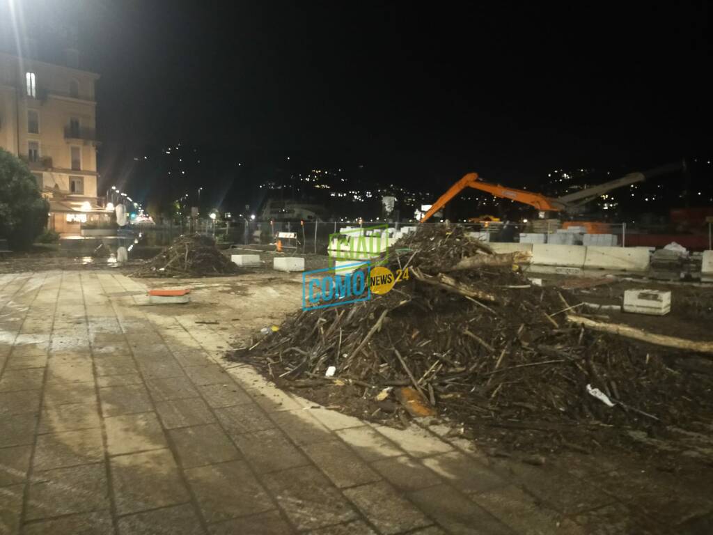 piazza cavour como ripulita dai detriti e senza acqua dopo esondazione