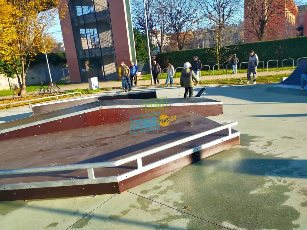 skate park di como oggi inaugurazione ufficiale all'ippocastano sindaco e ragazzi evoluzioni