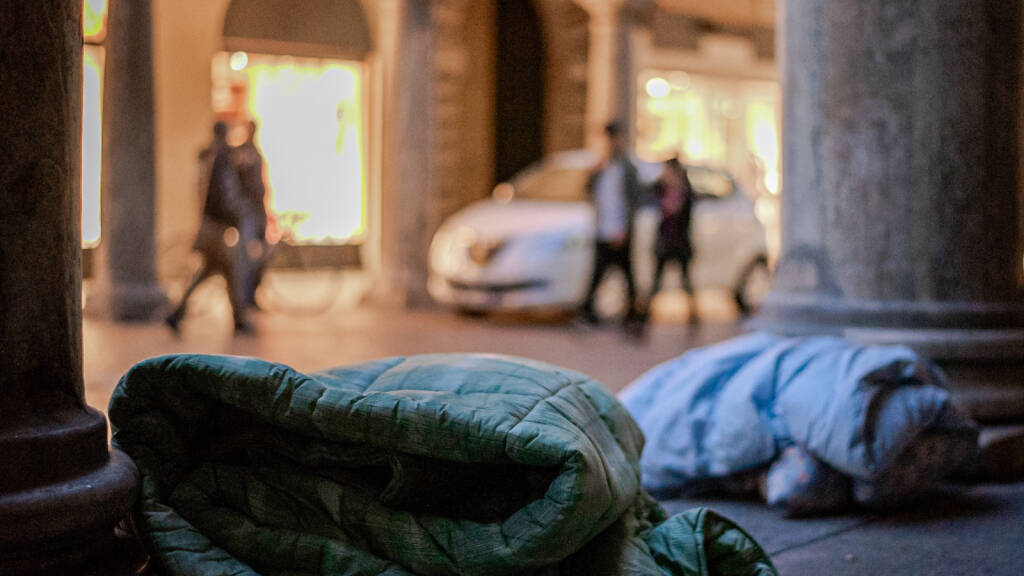 piano freddo vicini di strada campagna "Una camera condivisa"