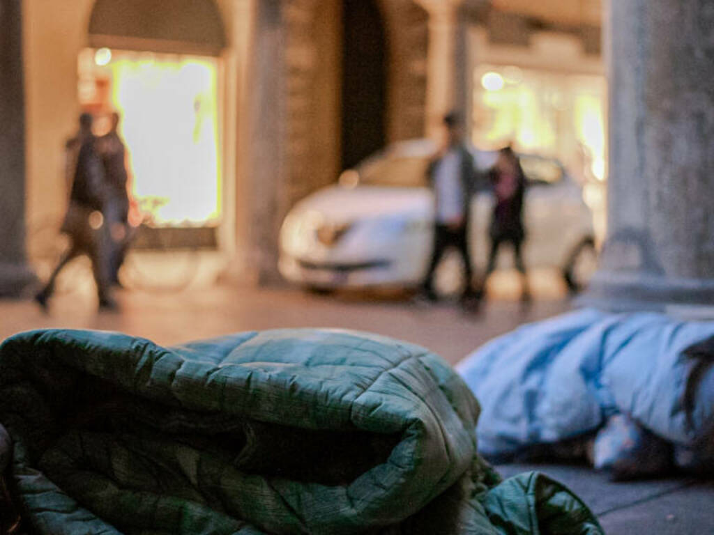 piano freddo vicini di strada campagna "Una camera condivisa"