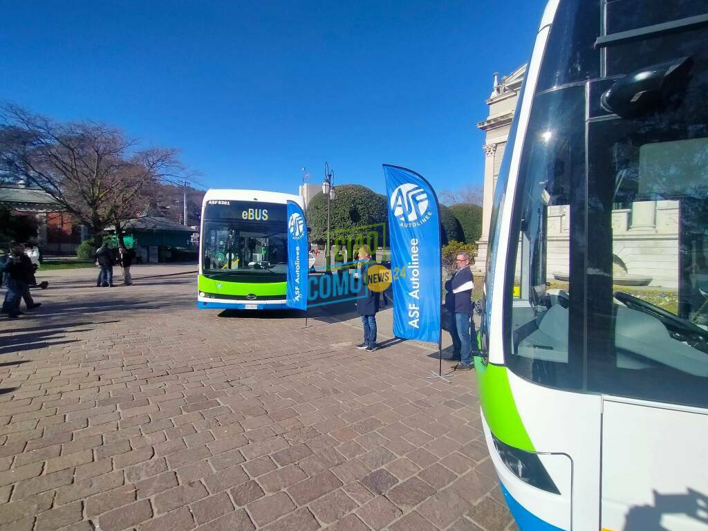 Asf Autolinee presenta i primi due bus elettrici in servizio a Como con presidente, sindaco ed autorità