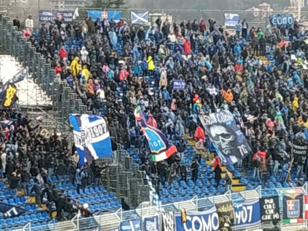 como parma squadre in campo e tifosi in curva