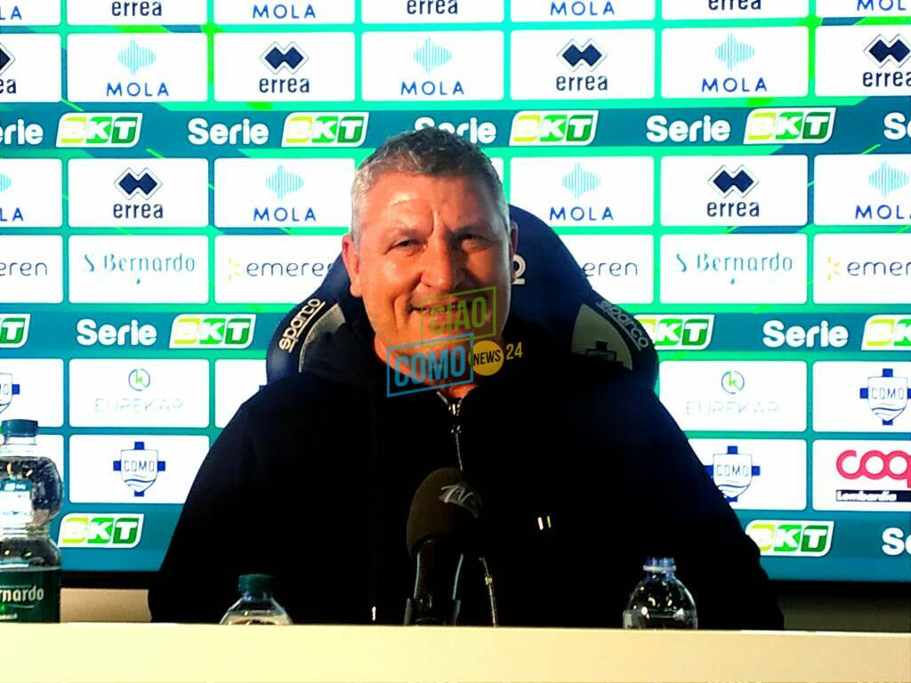 osian roberts allenatore como conferenza stampa stadio