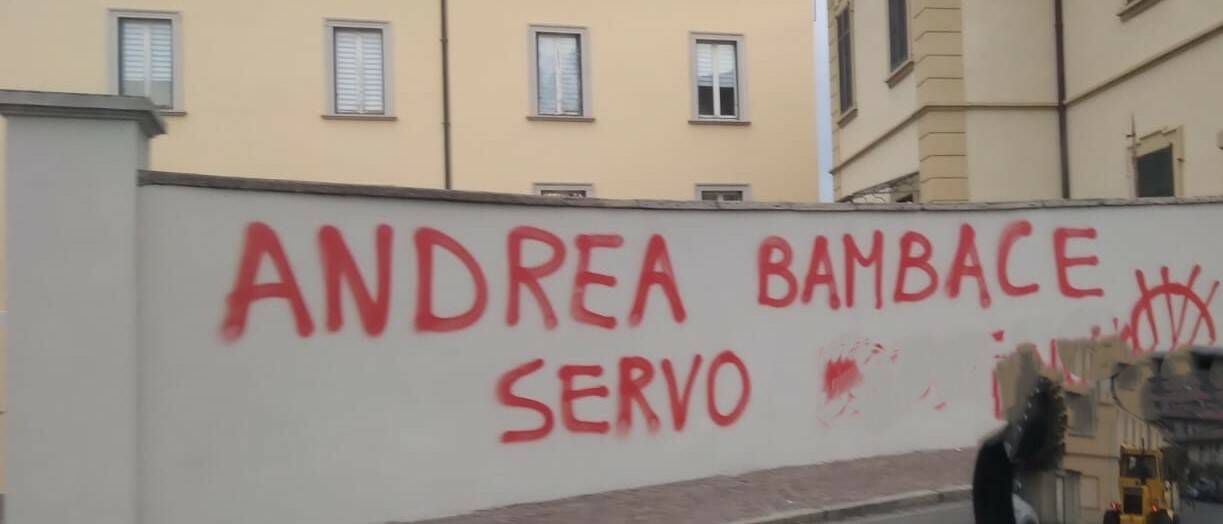 scritte offensive notte muri di etv contro bambace