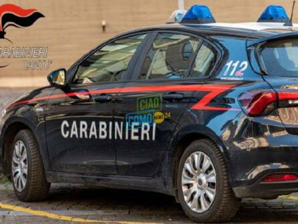 carabinieri allontanano uomo di 54 anni dalla casa di carbonate per maltrattamenti in famiglia