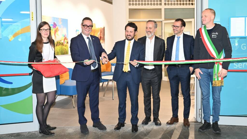 inaugurazione nuovo punto Acinque Sant'Anna Como