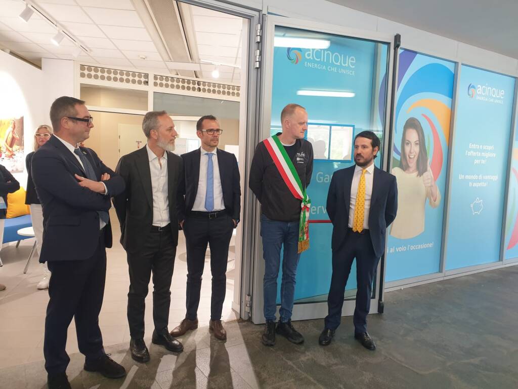 inaugurazione nuovo punto Acinque Sant'Anna Como