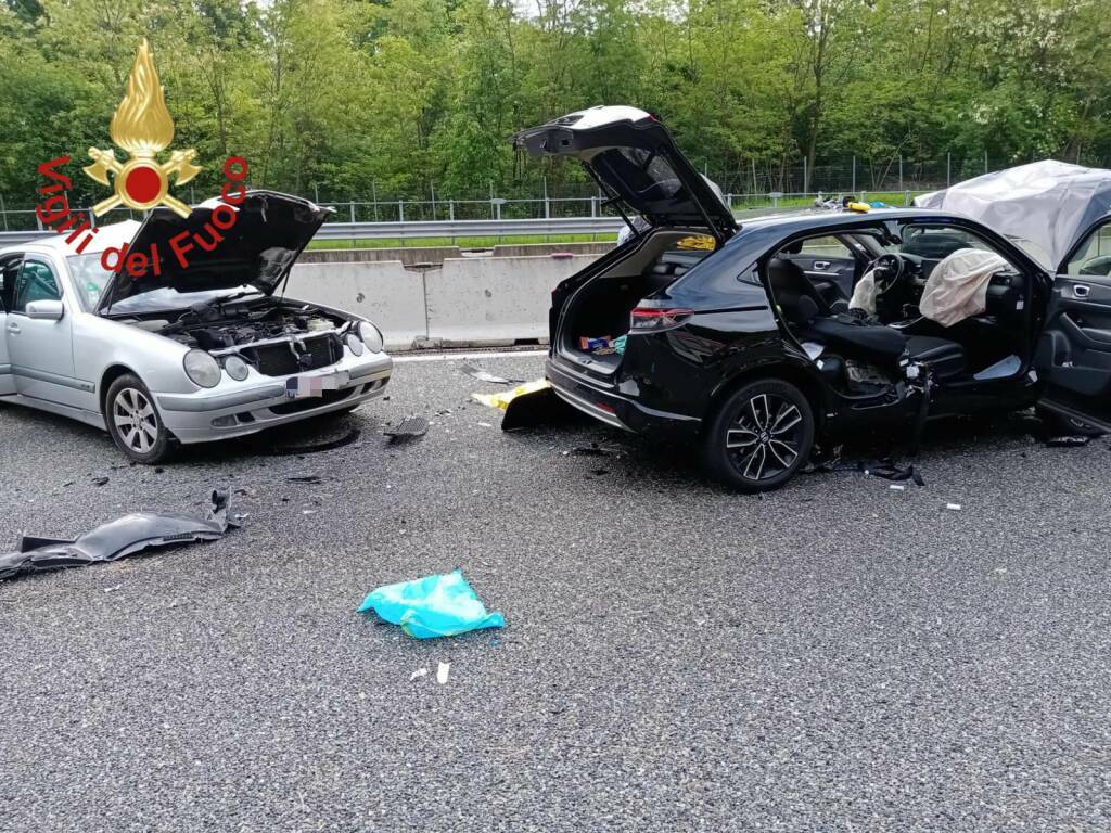 incidente a9 scontro tra auto cadorago e fino auto coivnolte soccorsi elicottero su autostrada