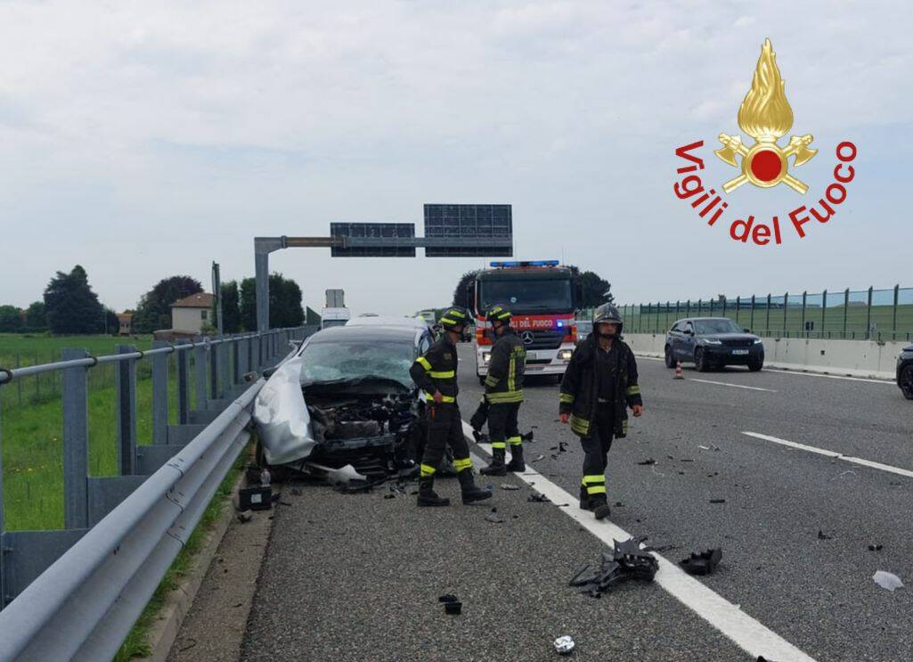 incidente autostrada dei laghi lomazzo scontro tra auto soccorsi 118 vigili del fuoco