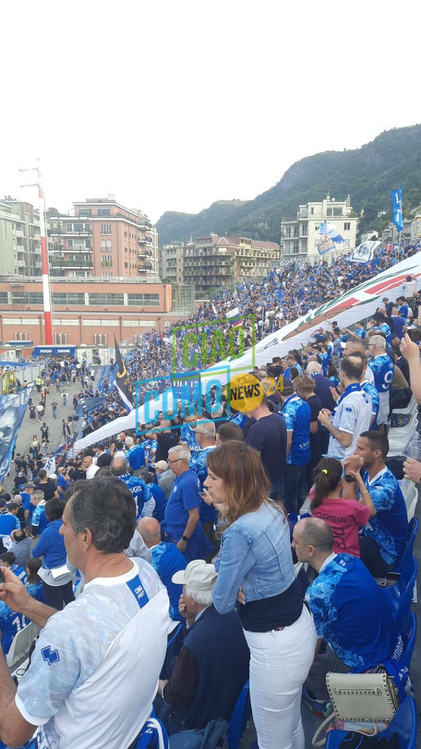 La festa dei tifosi azzurri: esplode la gioia in città ed allo stadio per la promozione in A
