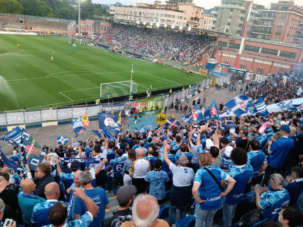 La festa dei tifosi azzurri: esplode la gioia in città ed allo stadio per la promozione in A