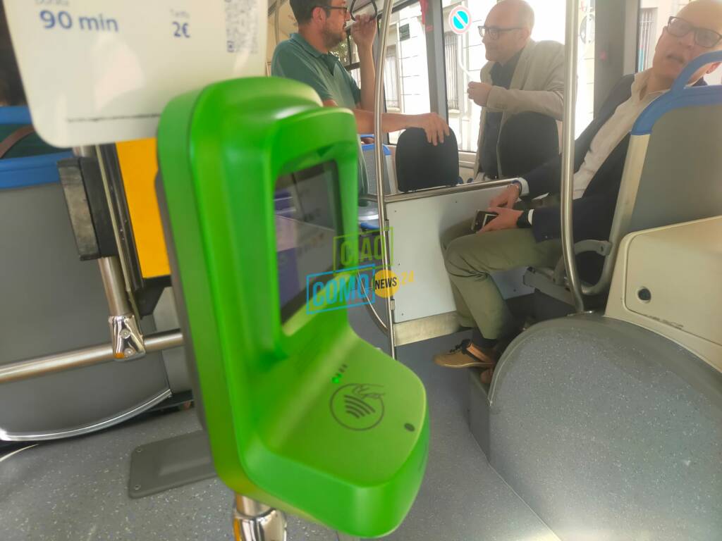 a bordo del pullman di asf pagamento con carte e validatore, linea circolare 4 bertazzoli asf