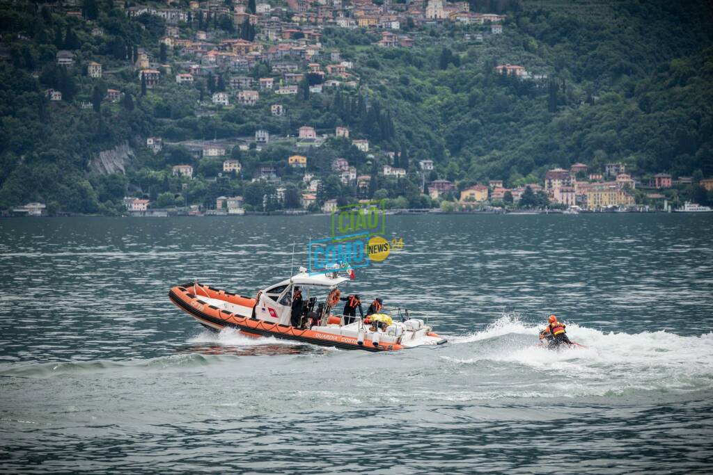 guardia costiera a menaggio immagini esercitazione in acqua e inaugurazine con salvini fermi sindaco