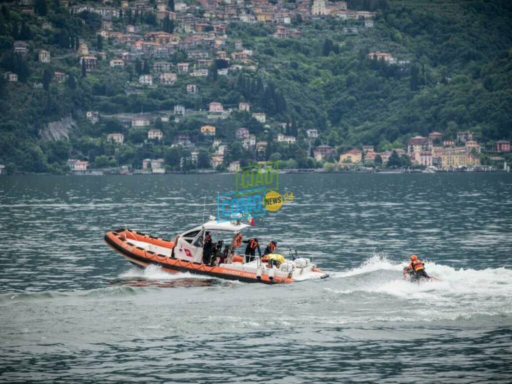 guardia costiera a menaggio immagini esercitazione in acqua e inaugurazine con salvini fermi sindaco