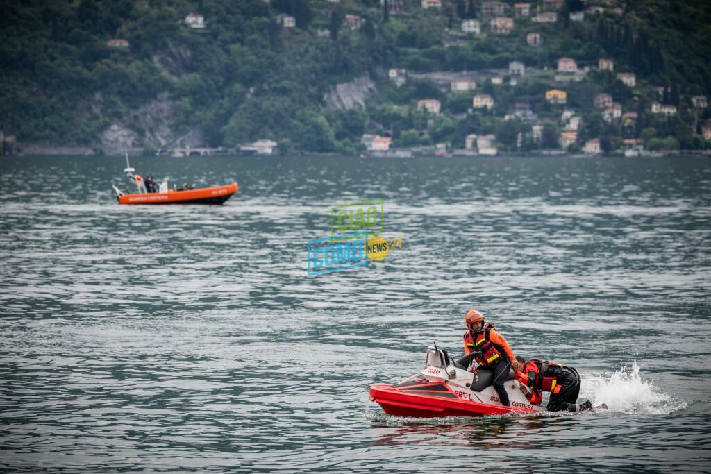 guardia costiera a menaggio immagini esercitazione in acqua e inaugurazine con salvini fermi sindaco