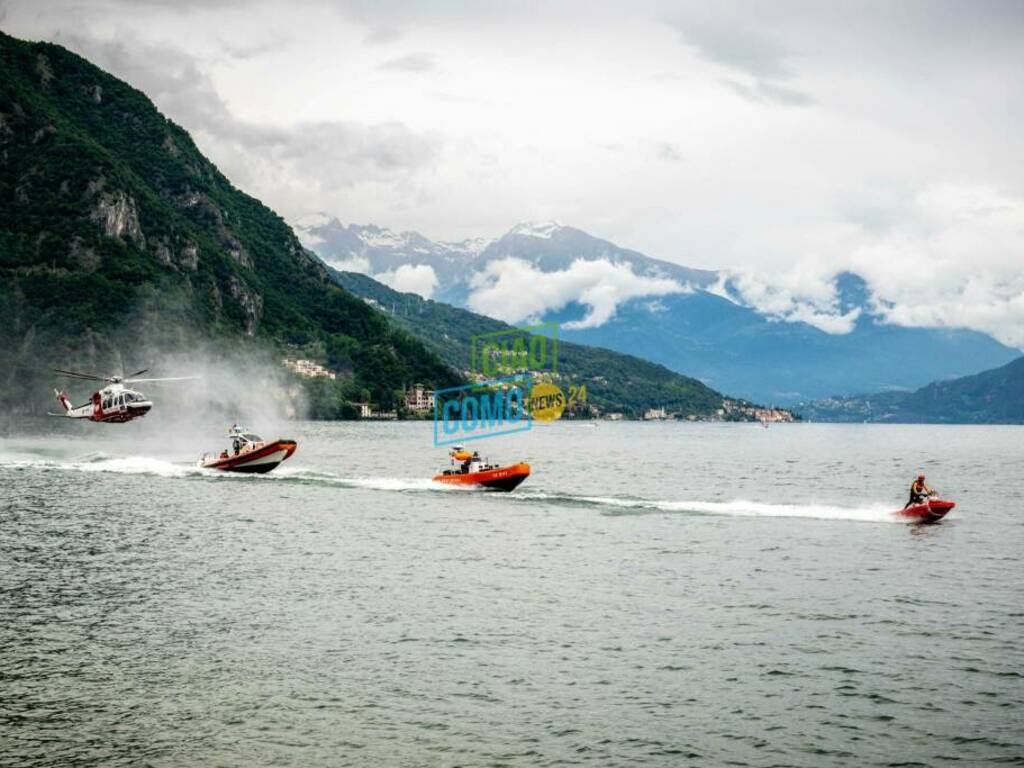 guardia costiera a menaggio immagini esercitazione in acqua e inaugurazine con salvini fermi sindaco